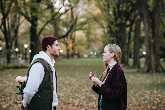 Paar beim ersten Date, Herbstoutfits
