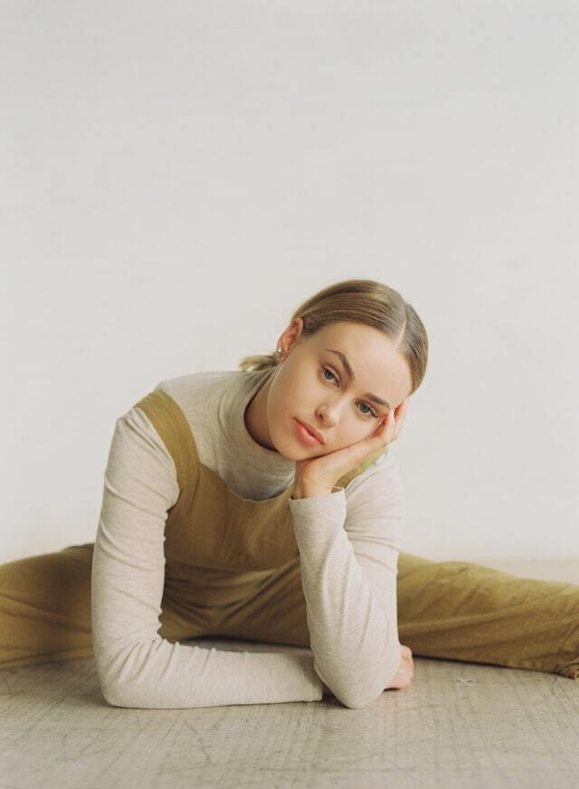 Outfit in beige-weiß, helle sommertyp