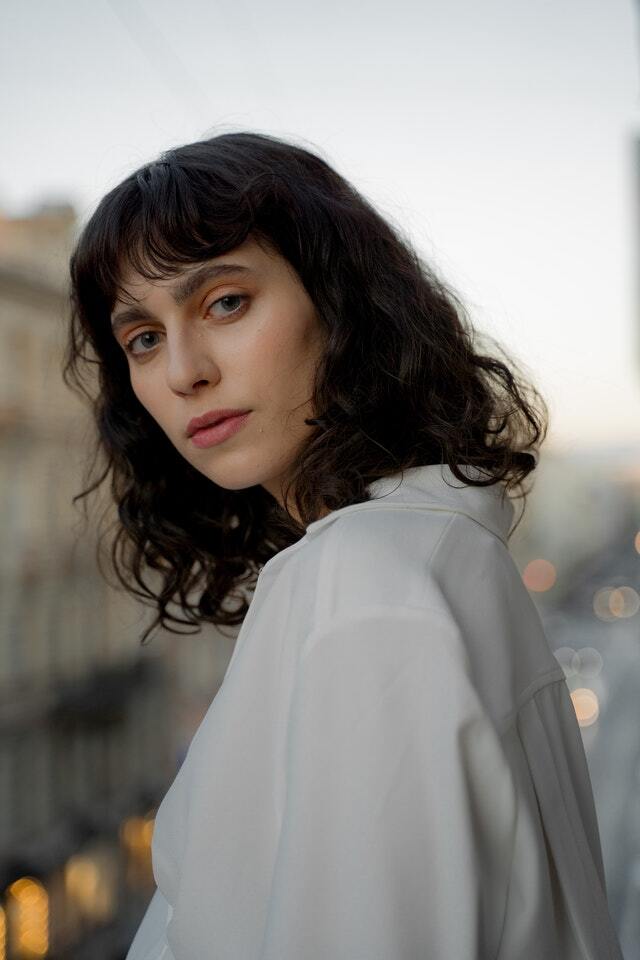 wintertyp - schwarze Haar und helle Haut