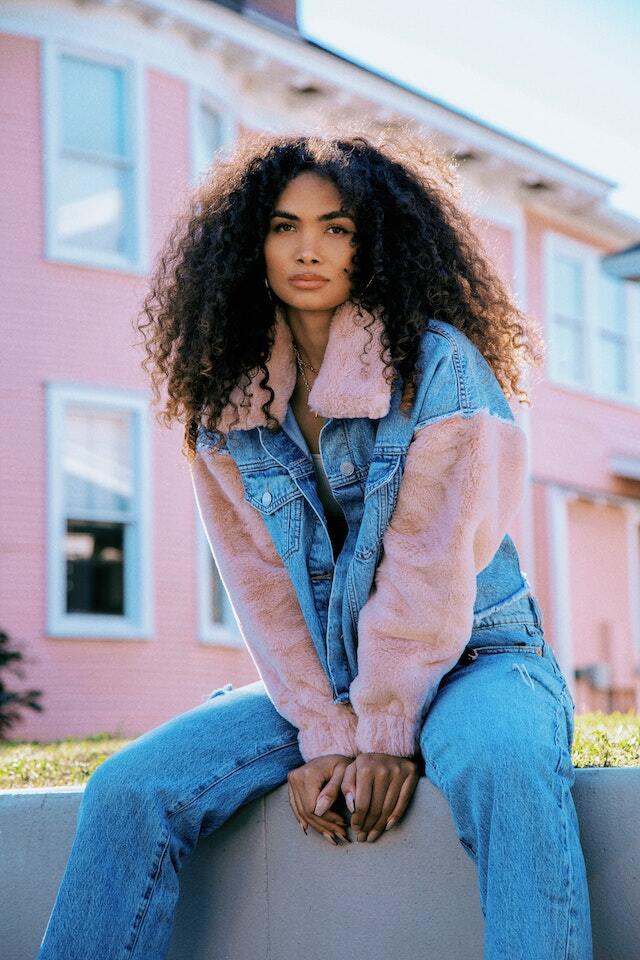 extravagante Jeansjacke Outfit