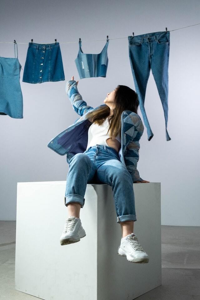 Jeans und Jeanshemd Outfit