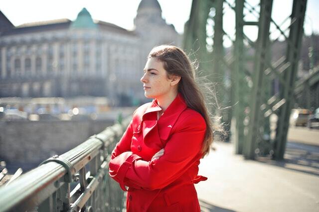 umstyling - frau in rot