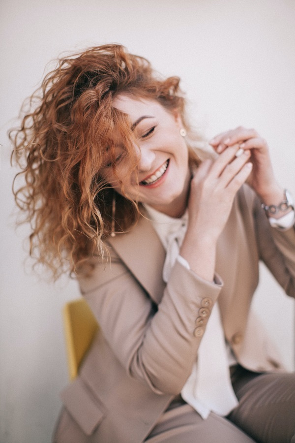 lockiges Haar, Haartypen, Styling in Beruf